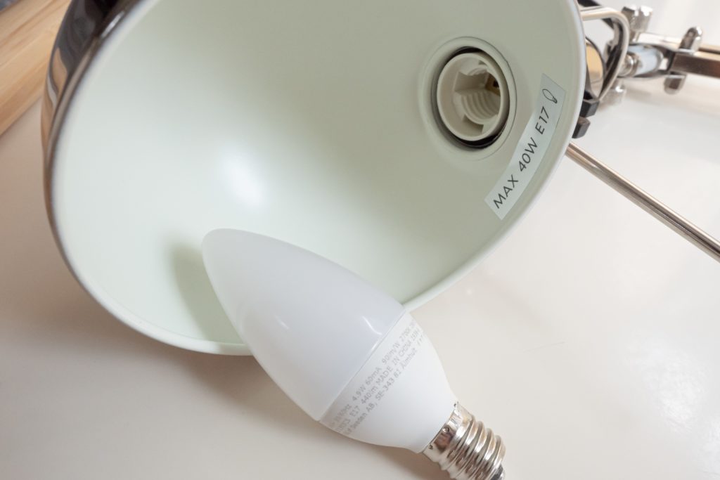 IKEAのワークランプ（FORSÅ フォルソー）の電球はLEDARE レーダレ